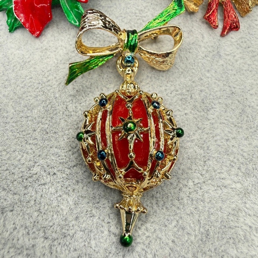 Vintage Christmas Brooch Lot of 3 Poinsettia Wreath Ornament Red Green Gold Tone - Picture 2 of 9